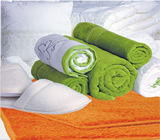 Cama, mesa e banho em Vinhedo